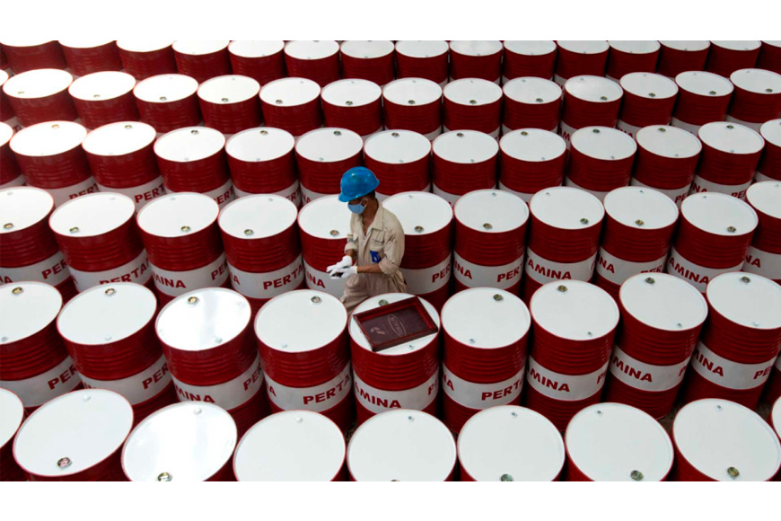 Petróleo hace caso omiso al alza del bombeo de la OPEP+ y sube por mercado ajustado