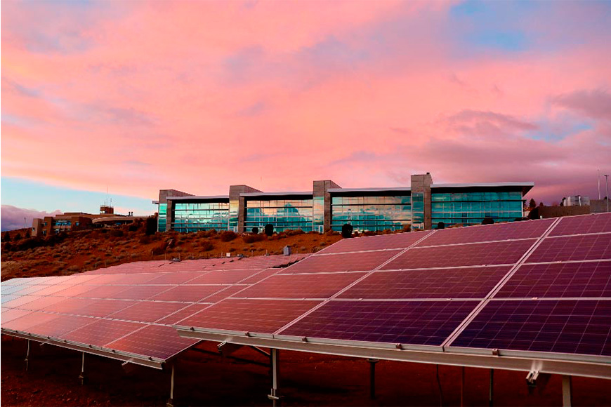 La capacidad renovable alcanzó el 49,5 % del total mundial en 2025