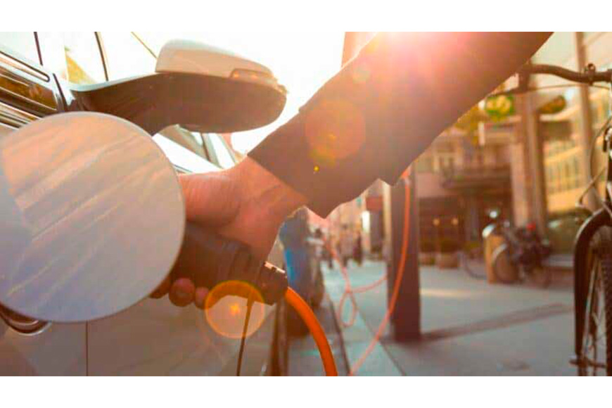El fin de los motores de gasolina no será la electricidad: Un fluido con esteroides para el coche del futuro