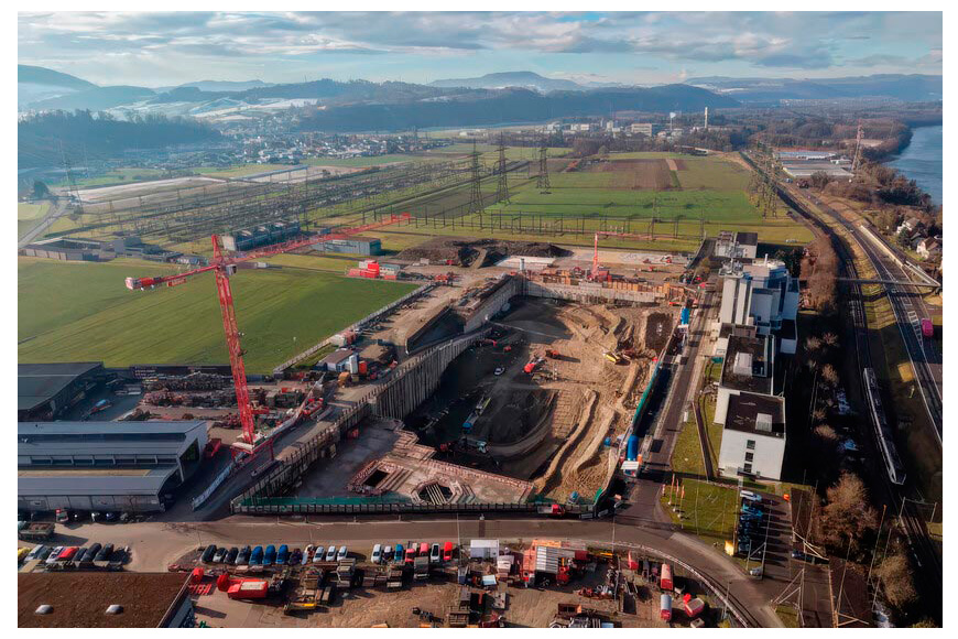 Suiza está excavando un foso de 27 metros de profundidad y más largo que dos campos de fútbol: todo para una batería gigante