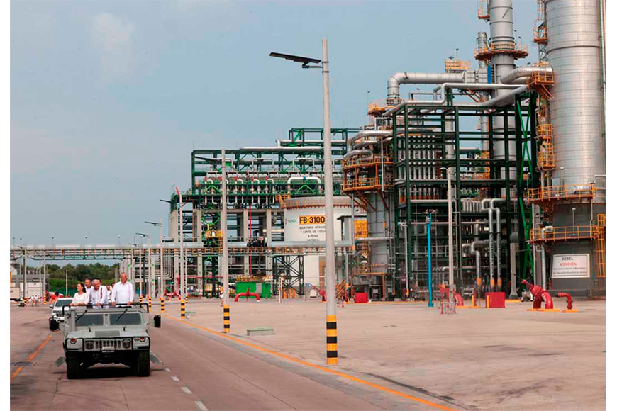 Sheinbaum: paro de labores en Dos Bocas, por contaminación de petróleo con sal